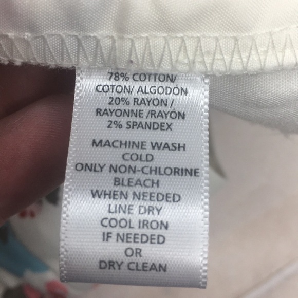 Loft The Riviera Short in cream with floral pint - Picture 6 of 8